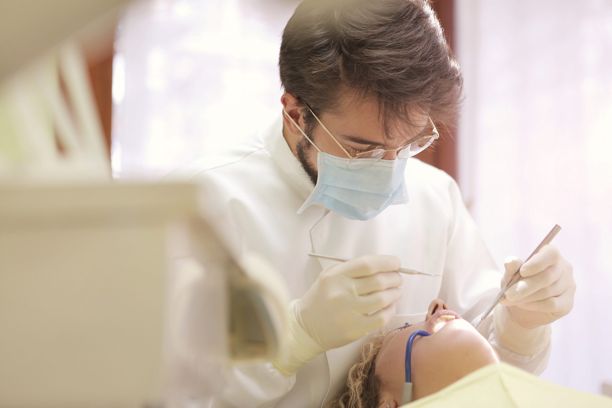 Read more about the article E quem disse que Dentista não pode pagar menos Tributos?