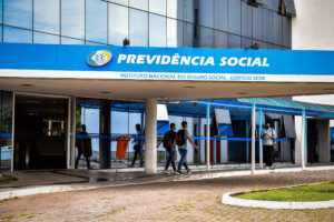 Read more about the article STF adia julgamento da revisão da vida toda do INSS