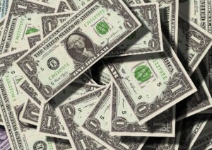 Read more about the article Queda do dólar supera 2% com desidratação da PEC da Transição