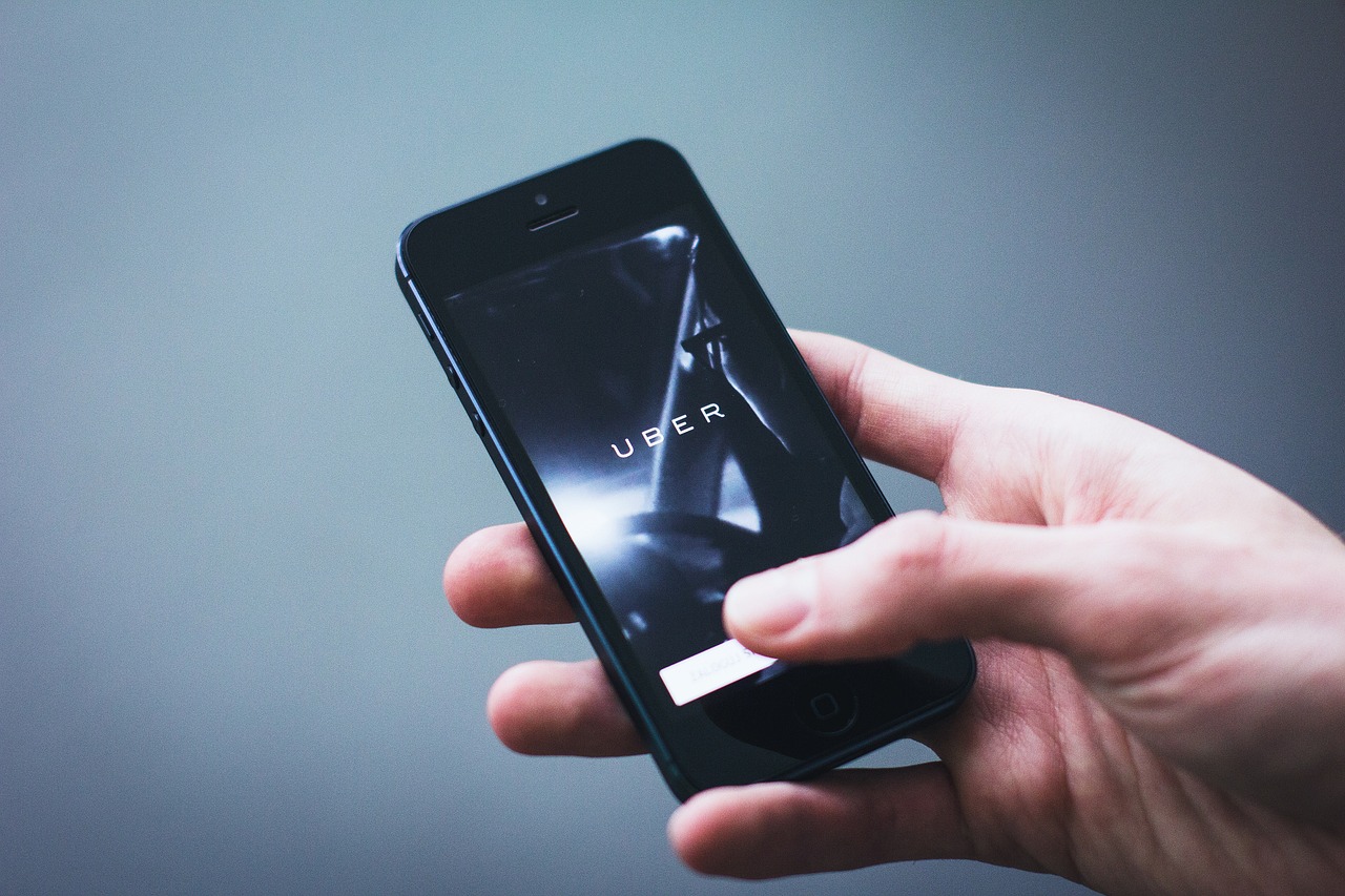 Read more about the article Qual o impacto de assinar a carteira dos motoristas da Uber?
