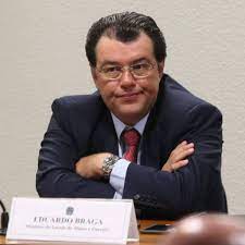Read more about the article Reforma tributária: Eduardo Braga lê relatório em comissão do Senado e votação é adiada