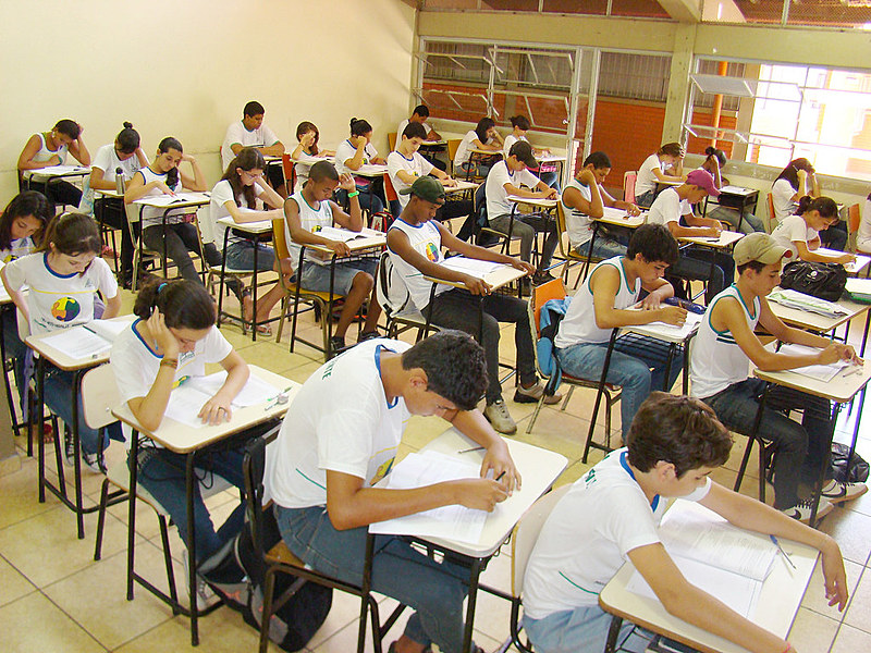 Read more about the article Câmara aprova texto que destina R$ 13 bi do Fundo Social a aluno de baixa renda