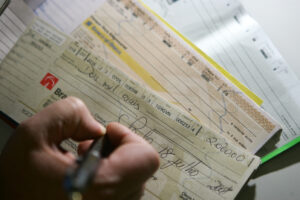 Read more about the article Uso de cheques no Brasil cai 95% desde 1995